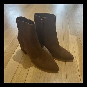 Steve Madden Suede Block Heel Ankle Boot. Size 8M. Excellent Condition